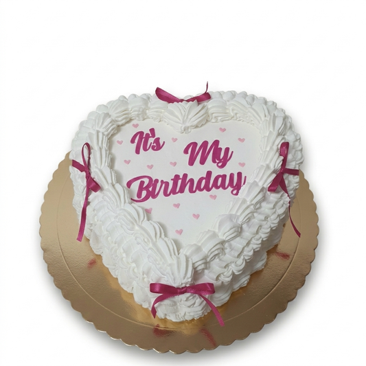 Torta de corazón con decoración coquette