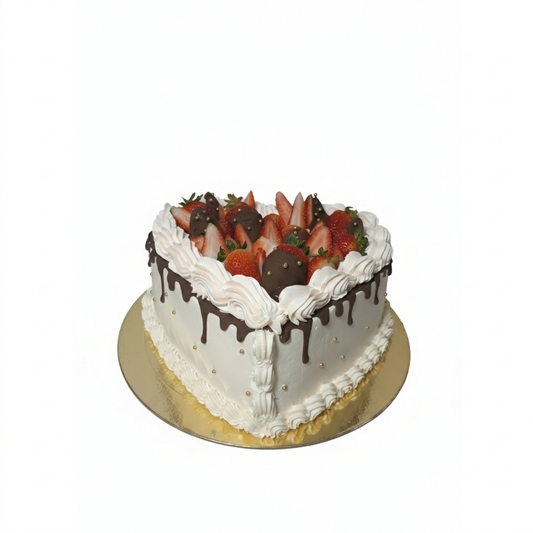 Torta de corazón con fresas y chocolate